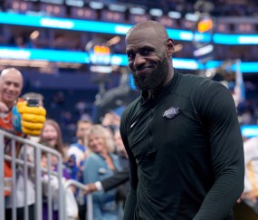 数据-阿里纳斯：别指望詹姆斯再打4-5年 他退役后媒体将再无流量提款机